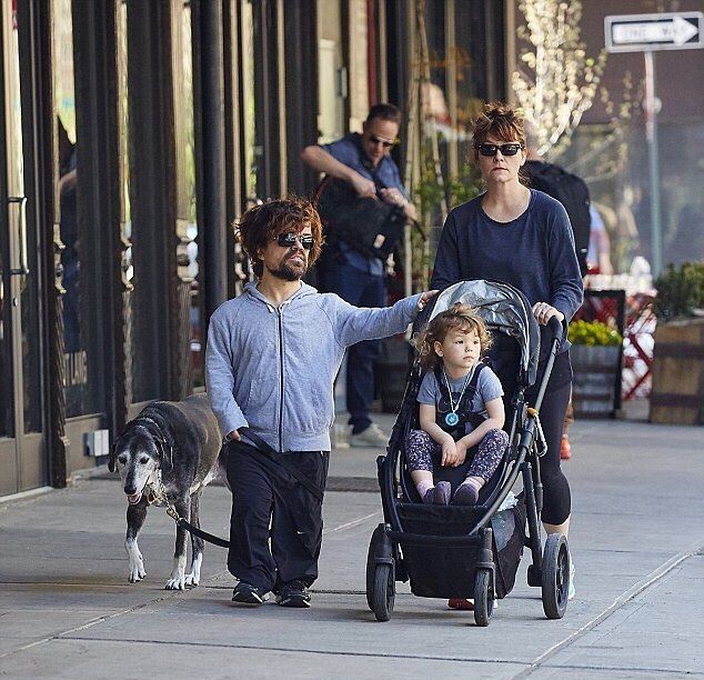 peter dinklage family Dinklage erica schmidt zelig wo seiner familie featuring